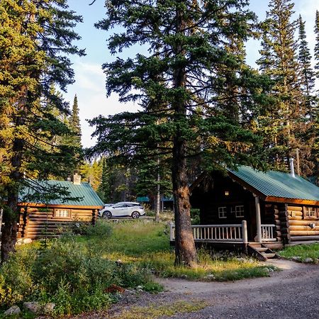 Storm Mountain Lodge & Cabins Castle Junction Bagian luar foto