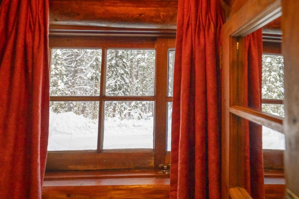 Storm Mountain Lodge & Cabins Castle Junction Bagian luar foto