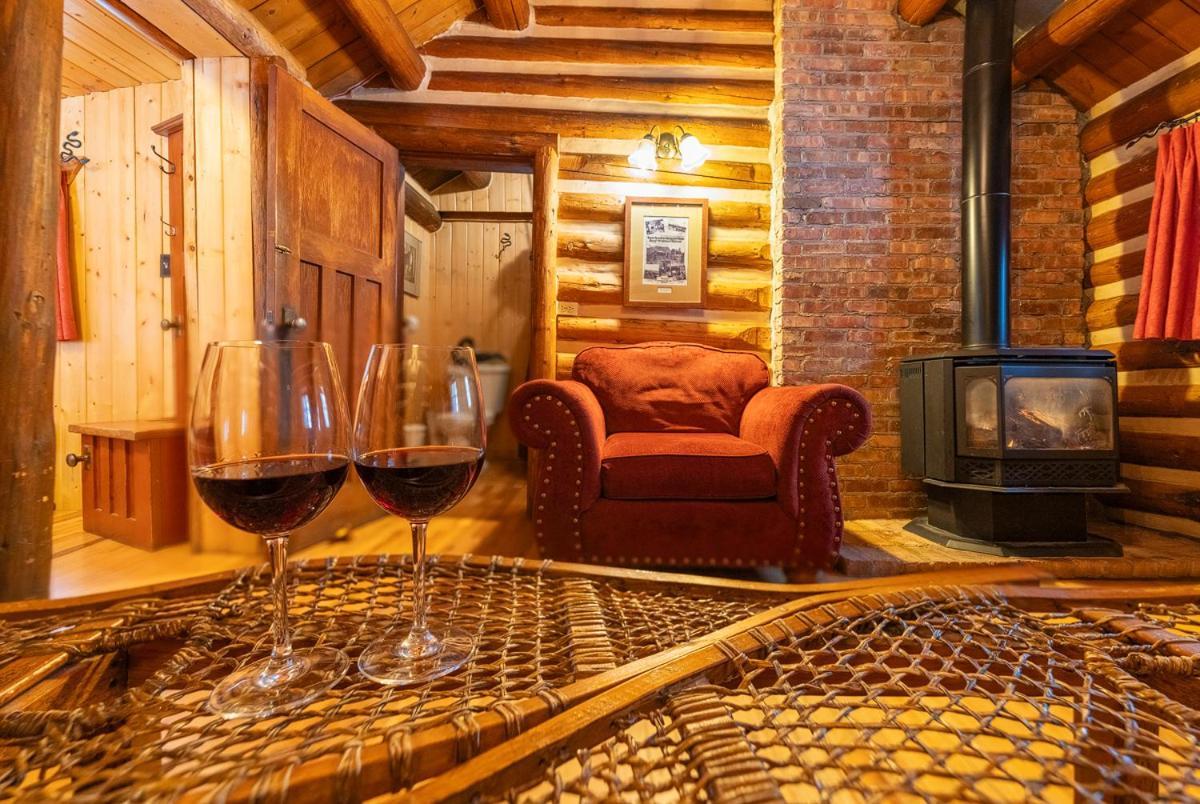 Storm Mountain Lodge & Cabins Castle Junction Bagian luar foto