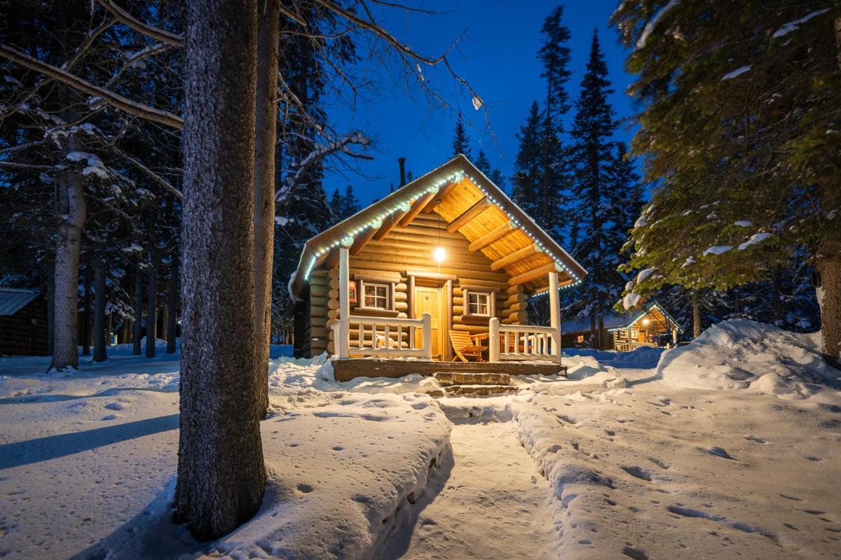 Storm Mountain Lodge & Cabins Castle Junction Bagian luar foto