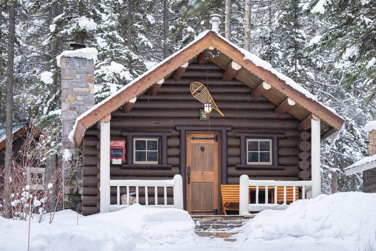 Storm Mountain Lodge & Cabins Castle Junction Bagian luar foto