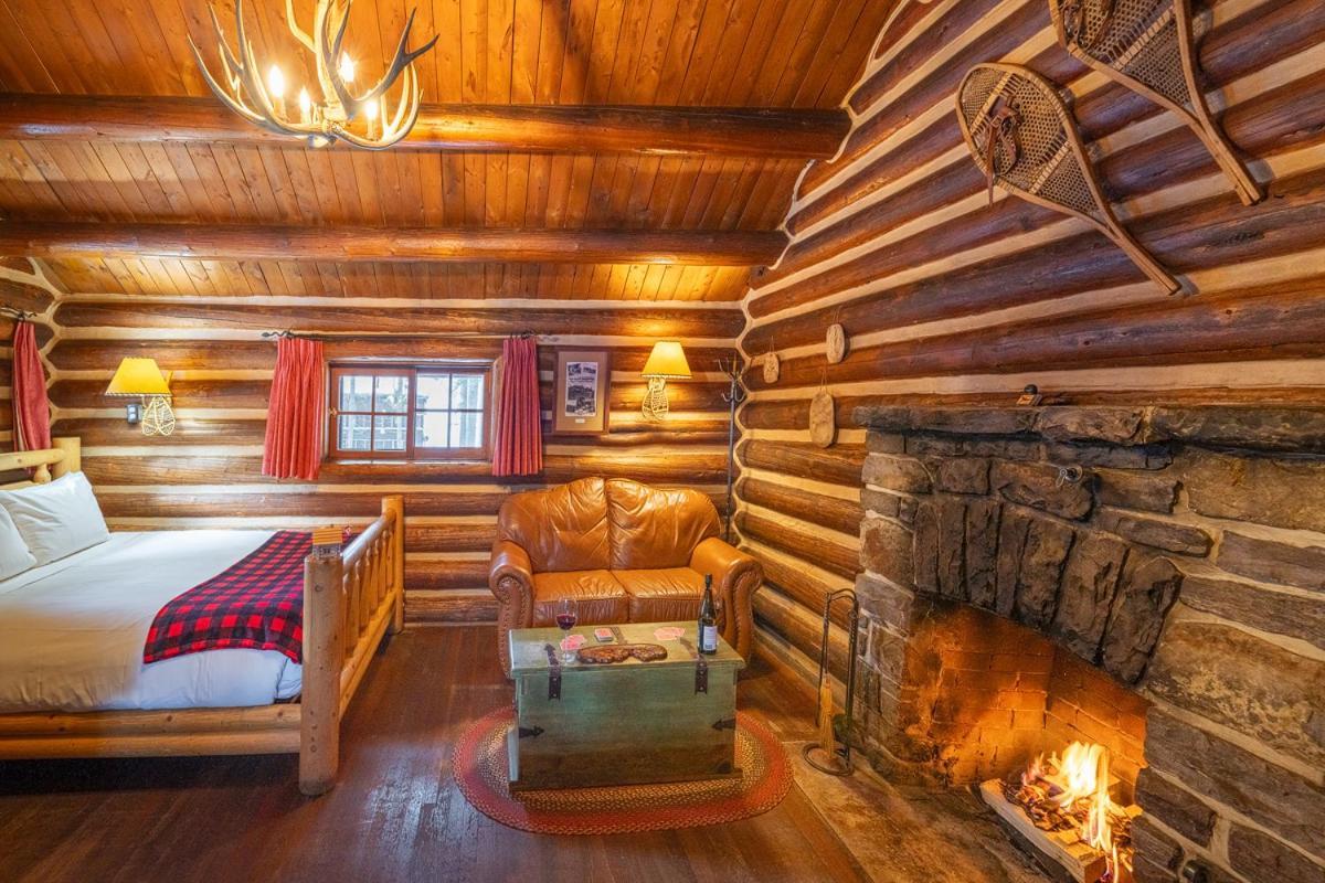Storm Mountain Lodge & Cabins Castle Junction Bagian luar foto