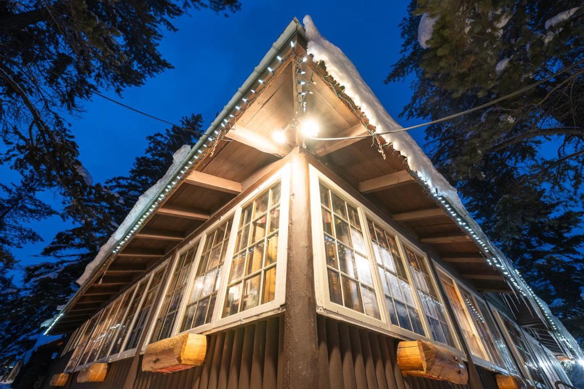 Storm Mountain Lodge & Cabins Castle Junction Bagian luar foto