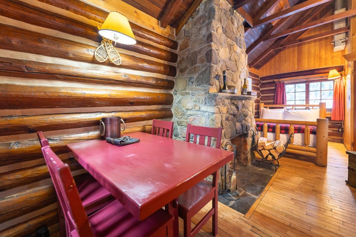 Storm Mountain Lodge & Cabins Castle Junction Bagian luar foto