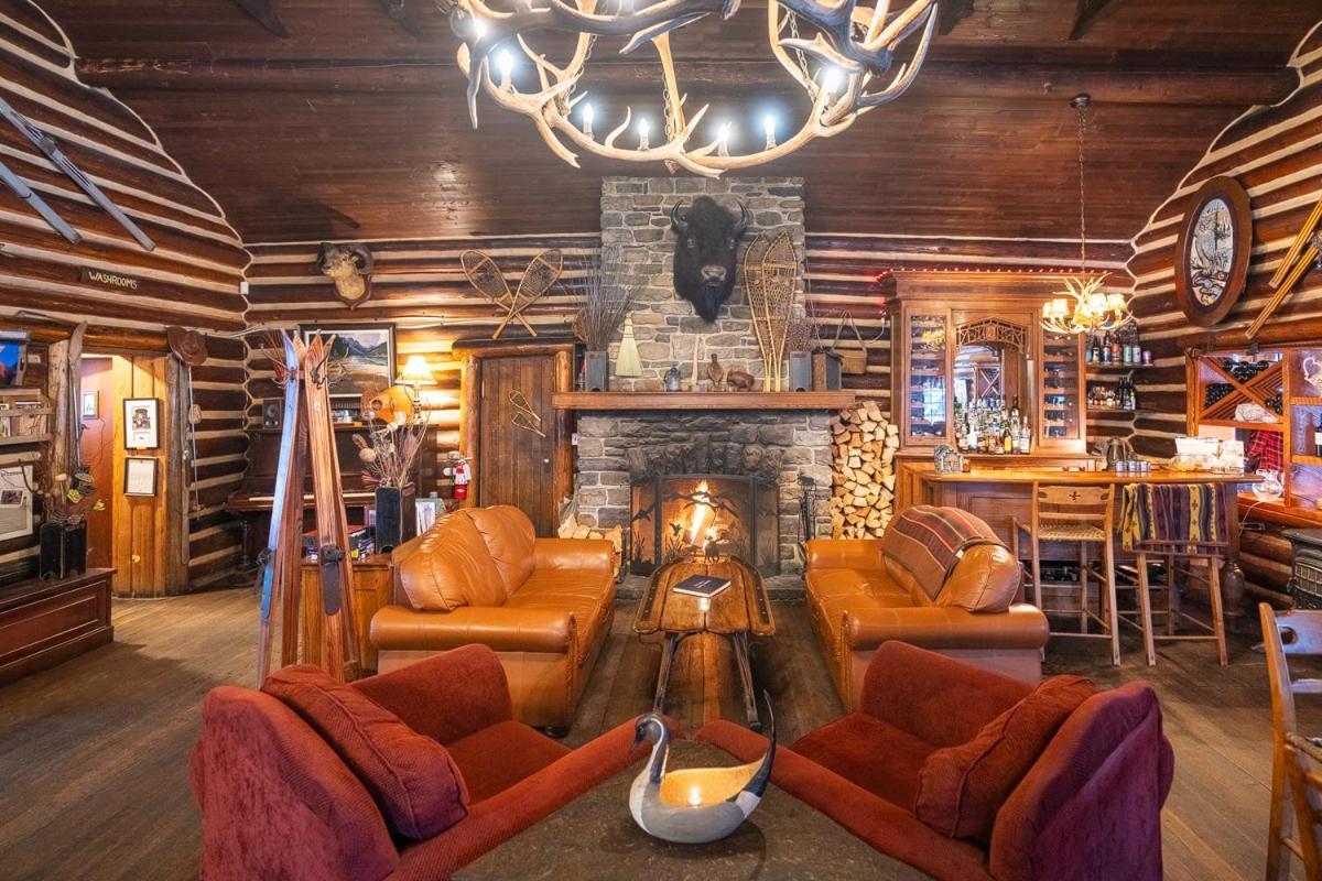 Storm Mountain Lodge & Cabins Castle Junction Bagian luar foto