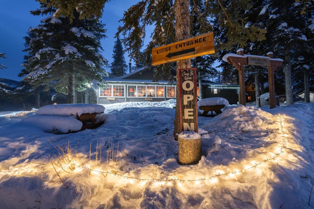 Storm Mountain Lodge & Cabins Castle Junction Bagian luar foto