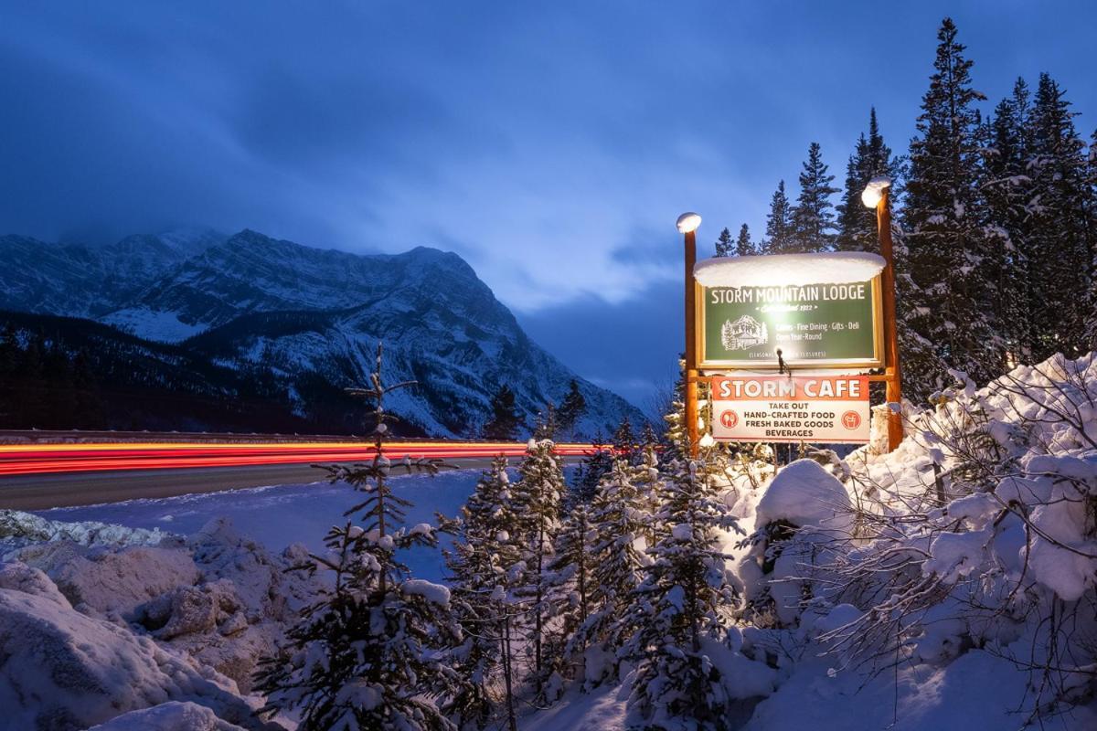 Storm Mountain Lodge & Cabins Castle Junction Bagian luar foto