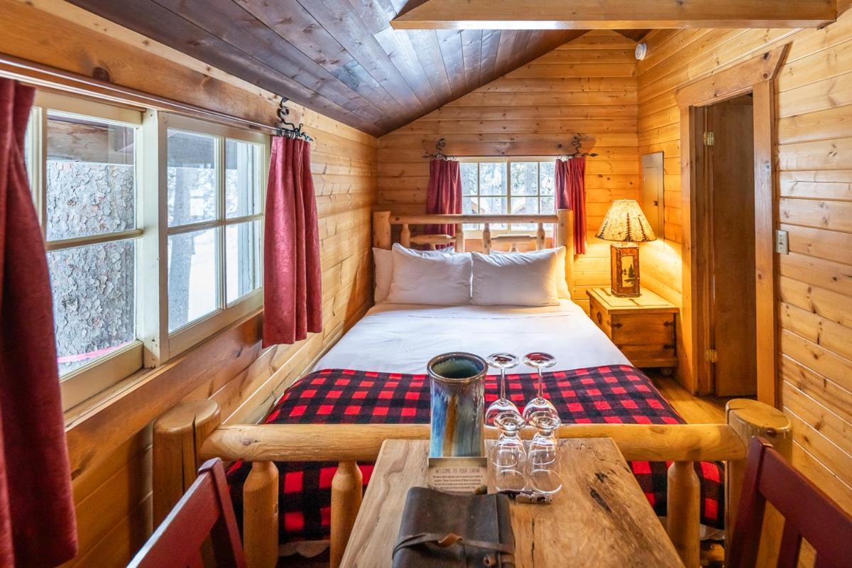 Storm Mountain Lodge & Cabins Castle Junction Bagian luar foto
