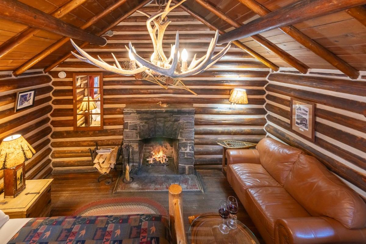Storm Mountain Lodge & Cabins Castle Junction Bagian luar foto