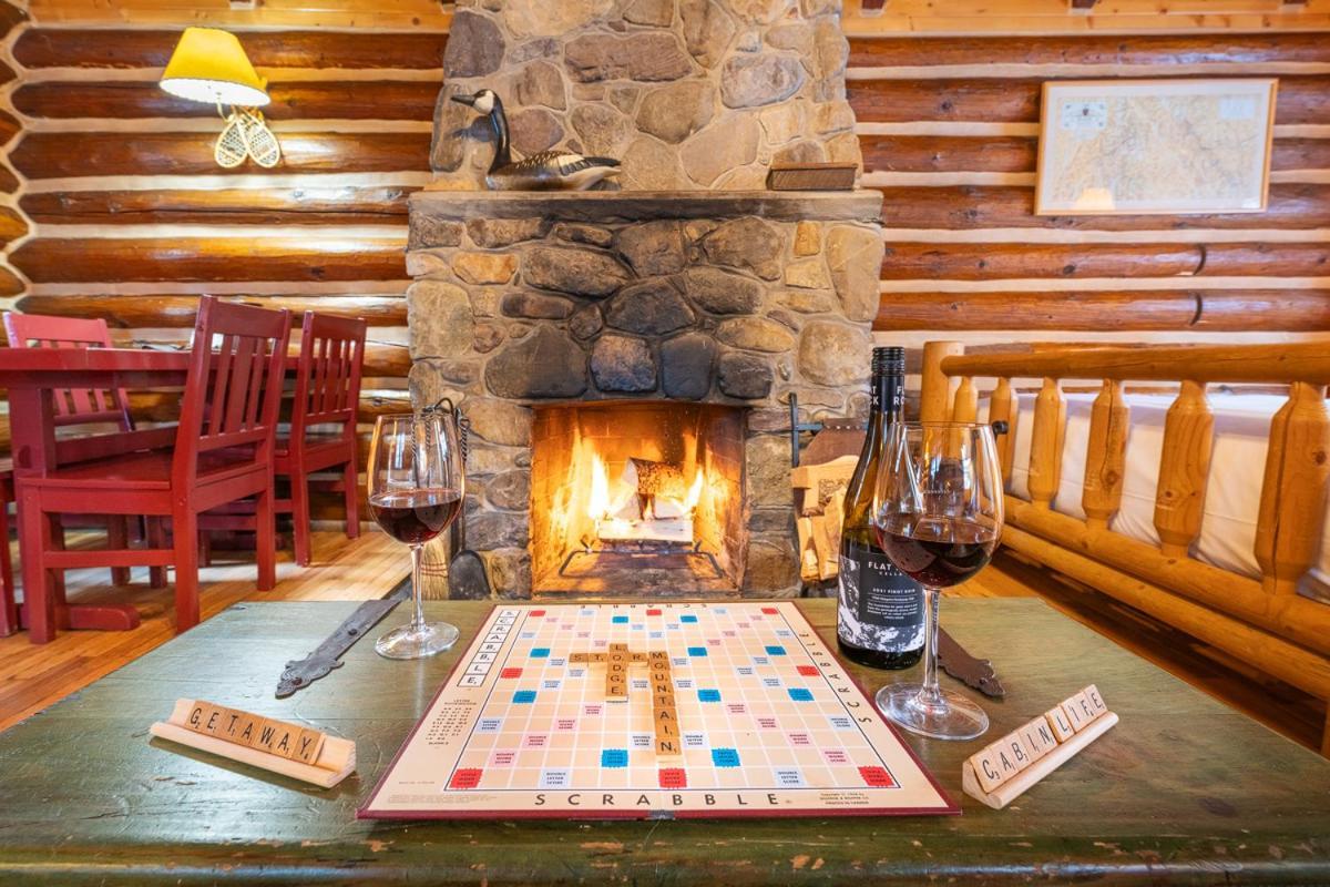 Storm Mountain Lodge & Cabins Castle Junction Bagian luar foto