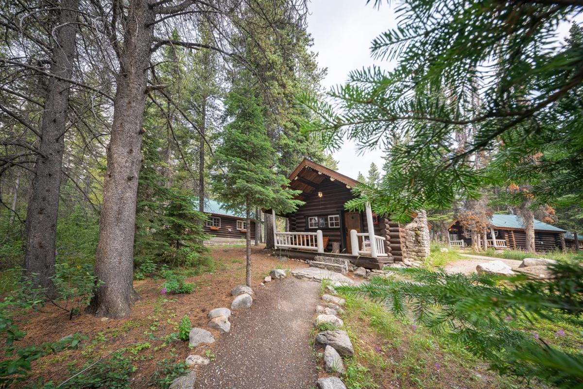 Storm Mountain Lodge & Cabins Castle Junction Bagian luar foto
