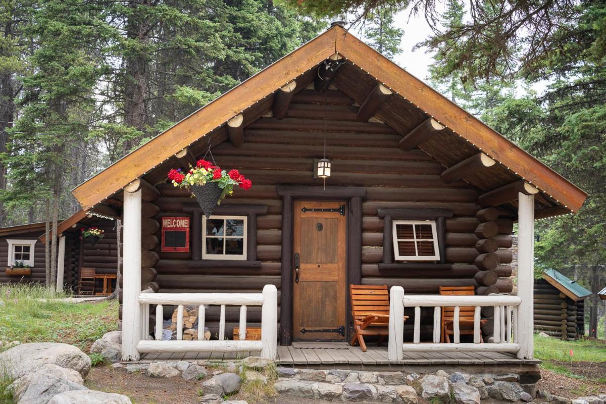 Storm Mountain Lodge & Cabins Castle Junction Bagian luar foto