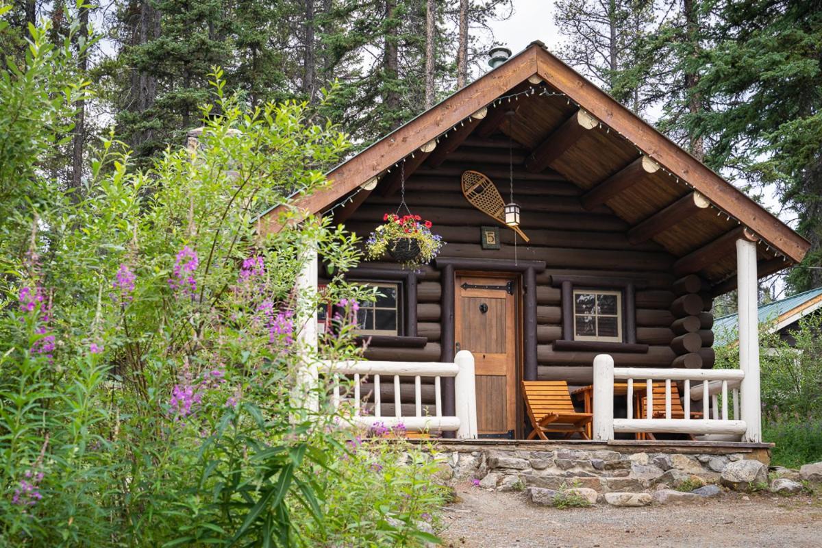 Storm Mountain Lodge & Cabins Castle Junction Bagian luar foto