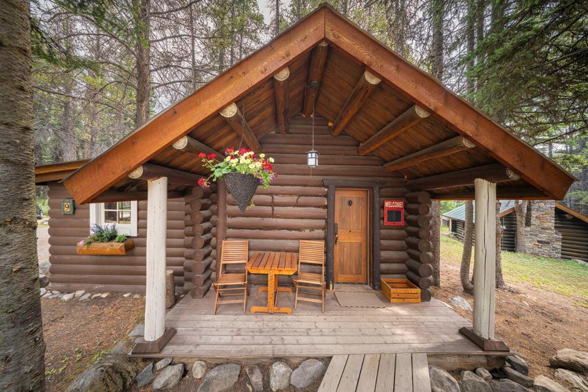 Storm Mountain Lodge & Cabins Castle Junction Bagian luar foto