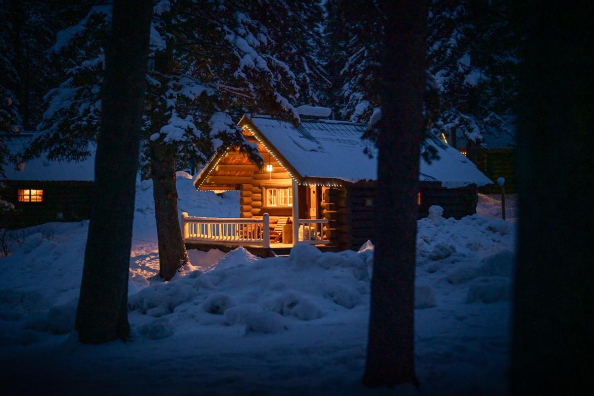 Storm Mountain Lodge & Cabins Castle Junction Bagian luar foto