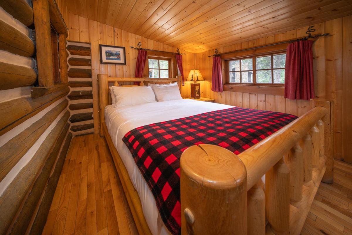 Storm Mountain Lodge & Cabins Castle Junction Bagian luar foto