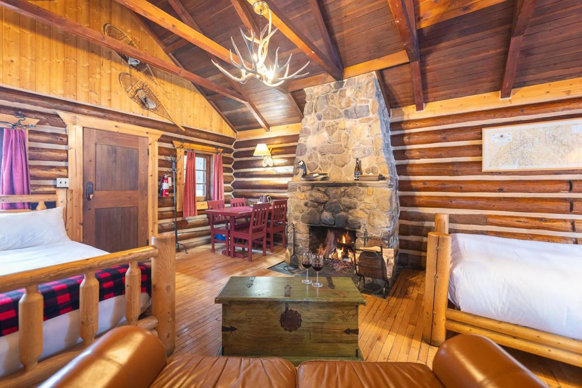 Storm Mountain Lodge & Cabins Castle Junction Bagian luar foto