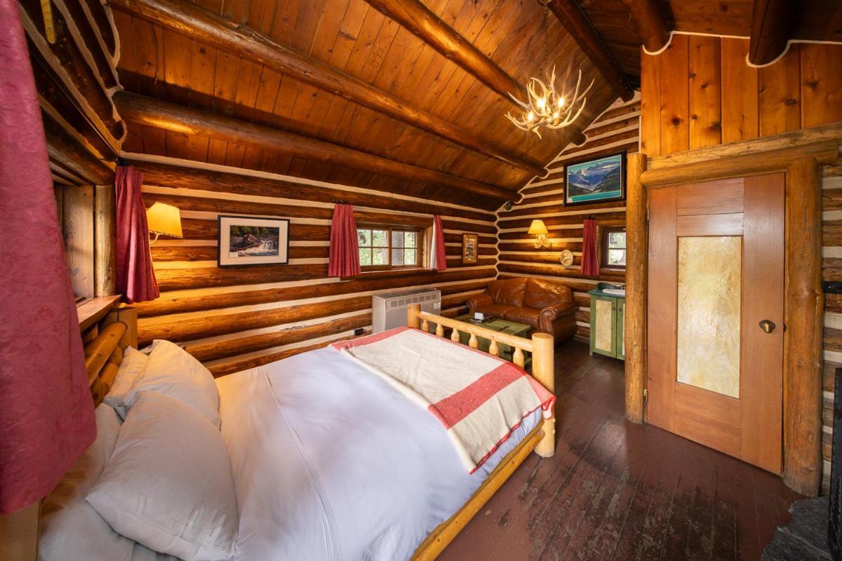Storm Mountain Lodge & Cabins Castle Junction Bagian luar foto